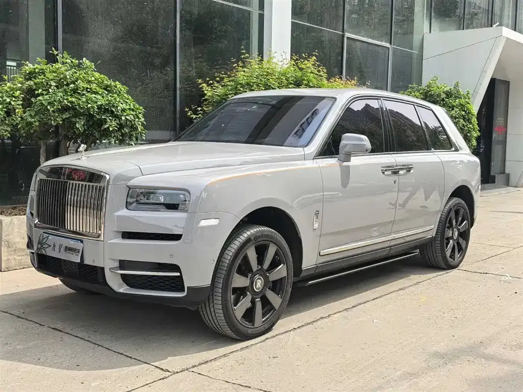 Rolls-Royce Cullinan — фото 1