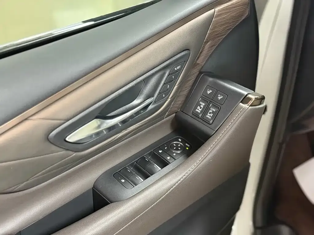 Toyota Alphard — фото 7