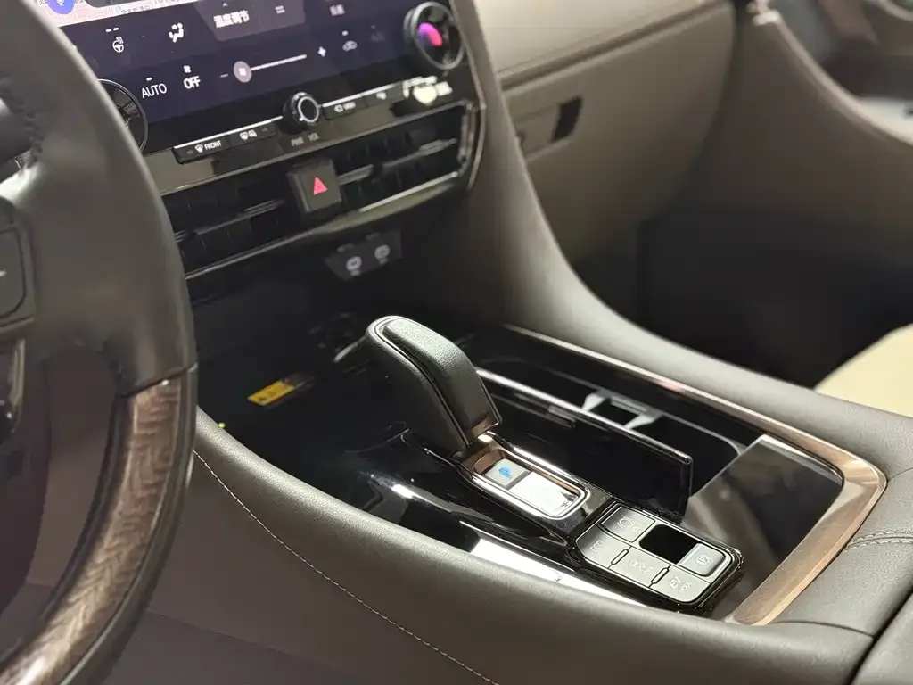 Toyota Alphard — фото 3