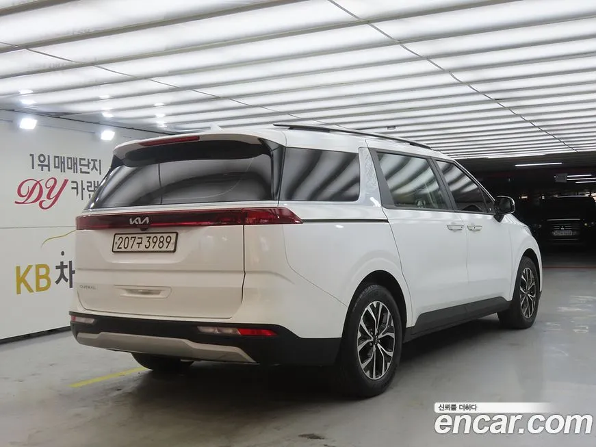 Kia Carnival — фото 10