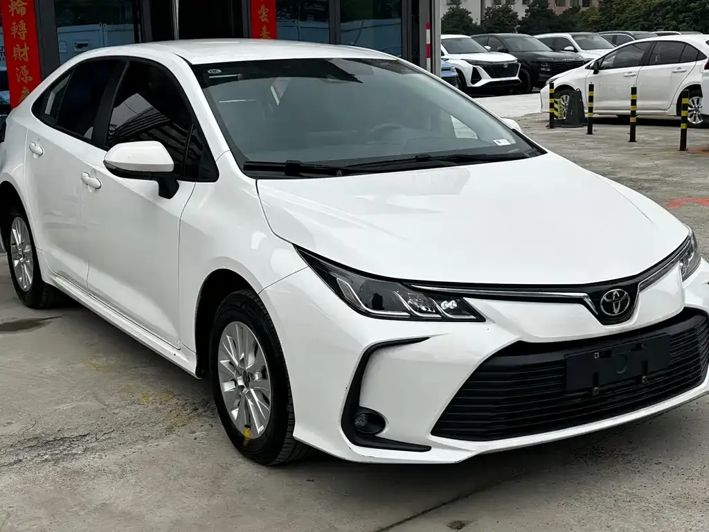 Toyota Corolla — фото 1