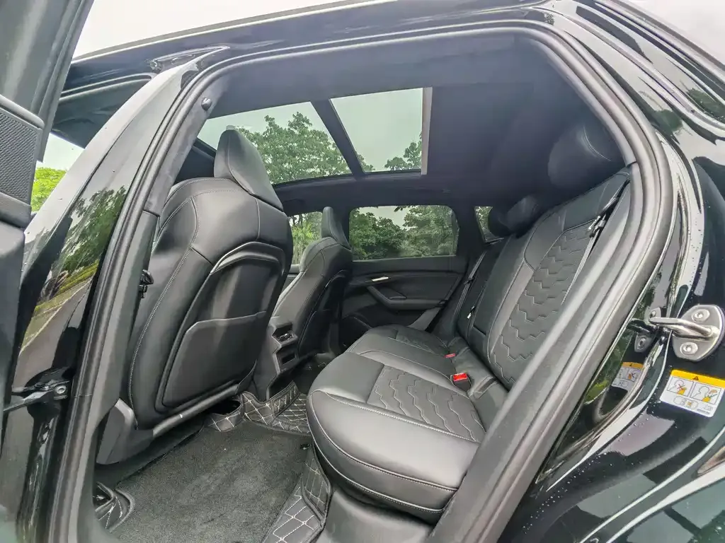 Audi Q6L e-tron — фото 2