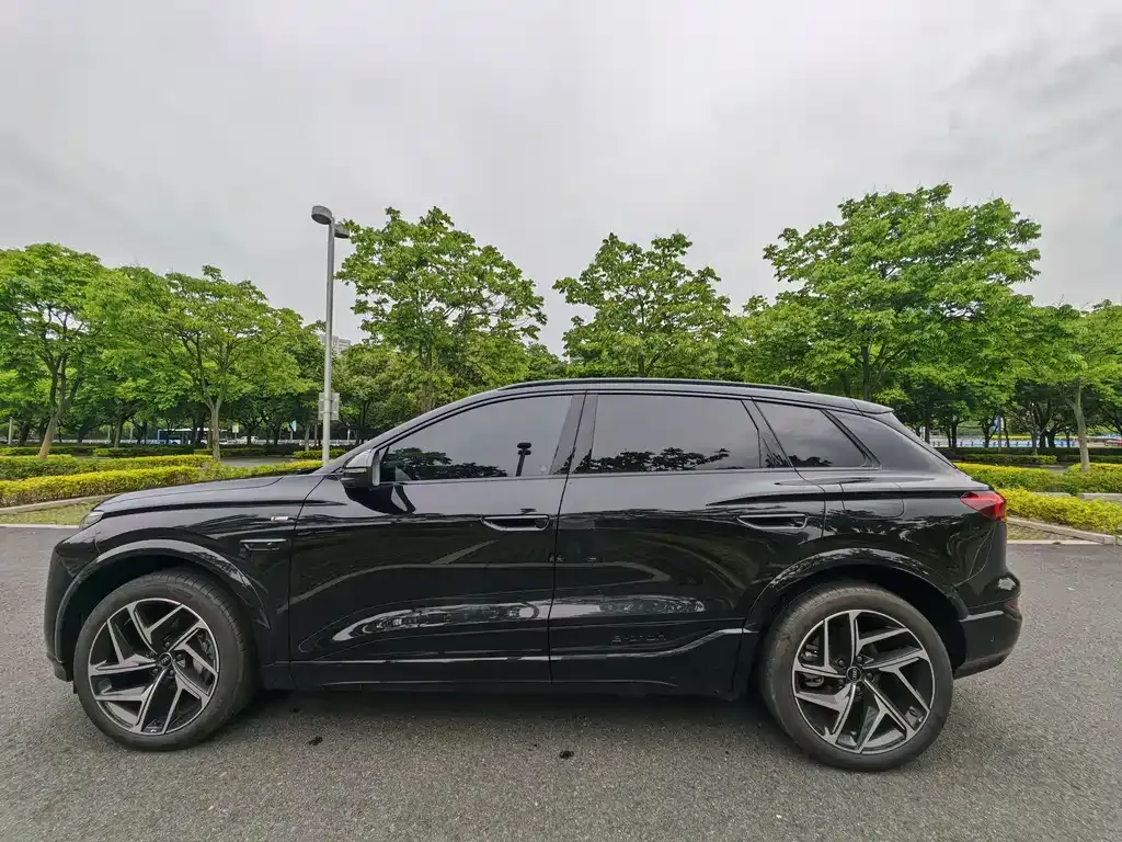 Audi Q6L e-tron — фото 7