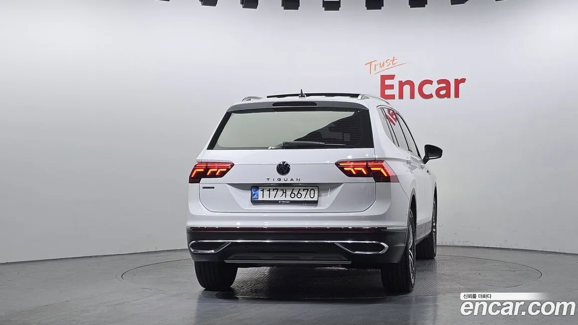 Volkswagen Tiguan — фото 8