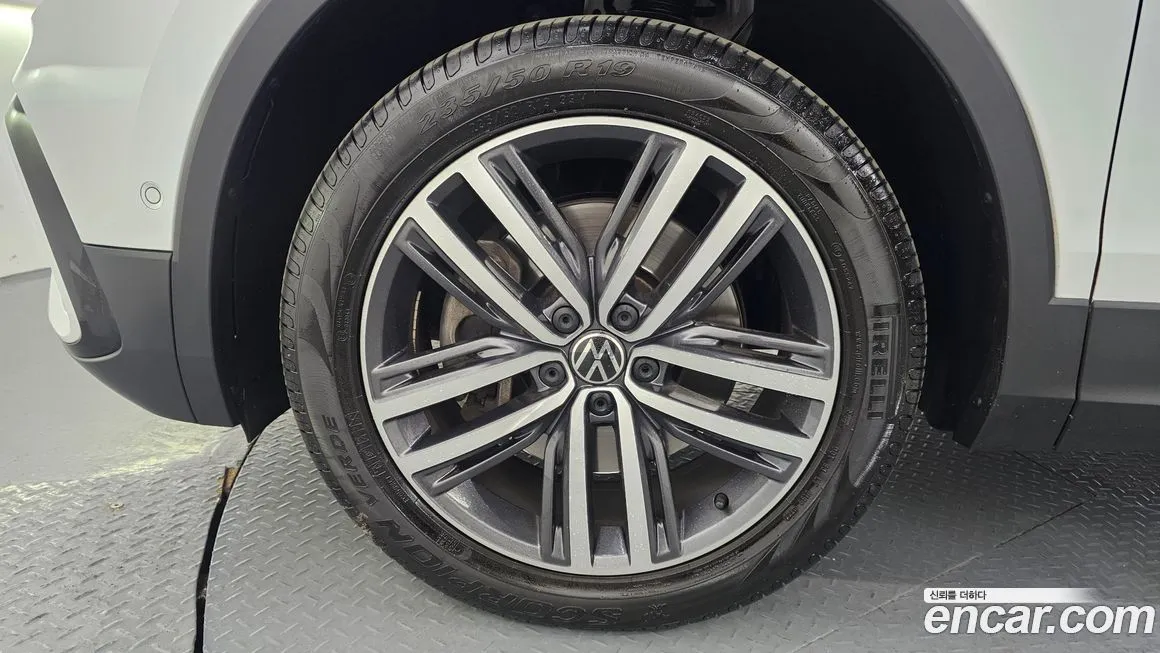 Volkswagen Tiguan — фото 10
