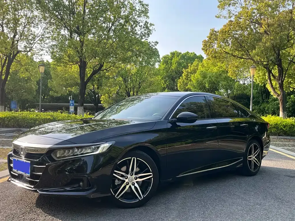 Honda Accord — фото 1