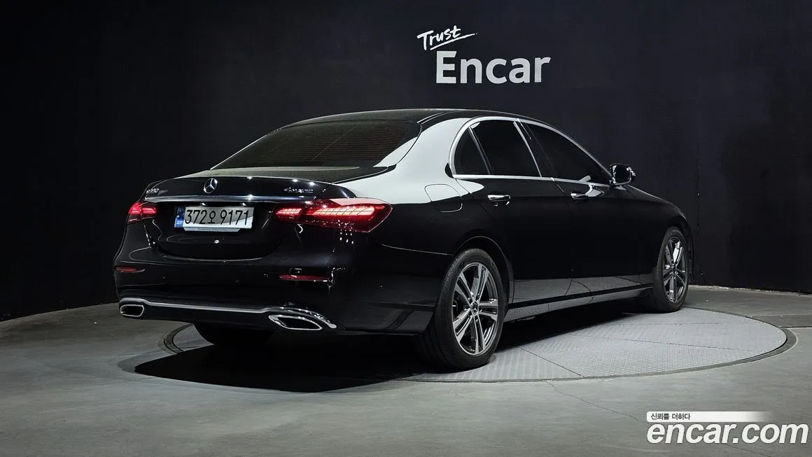 Mercedes-Benz E-Class — фото 10