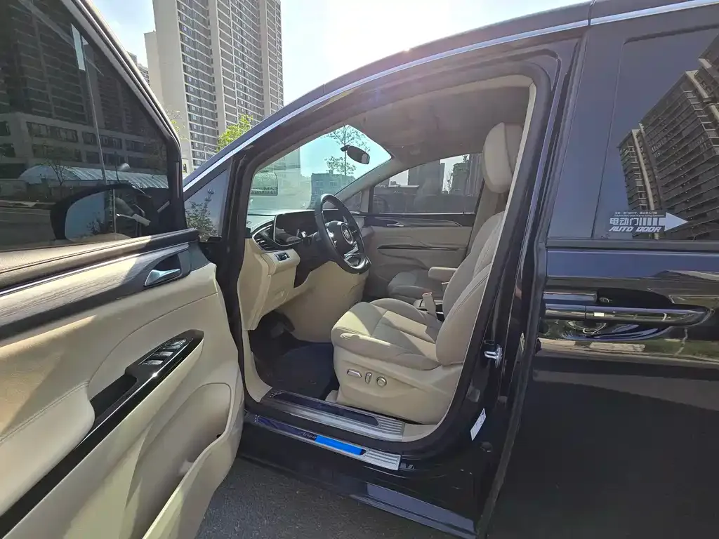 Buick GL8 Hybrid — фото 3