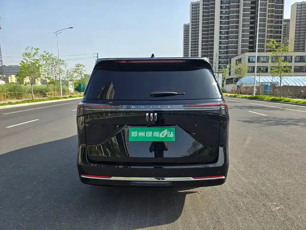 Buick GL8 Hybrid — фото 2