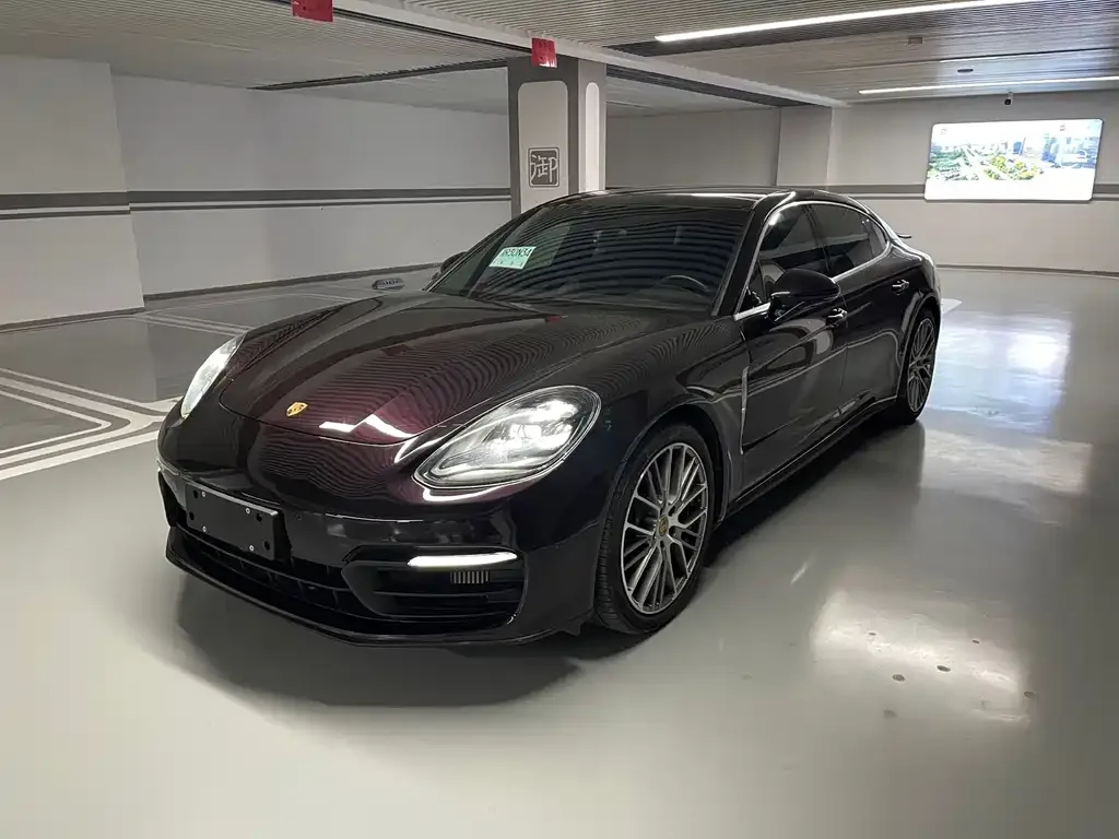 Porsche Panamera — фото 1