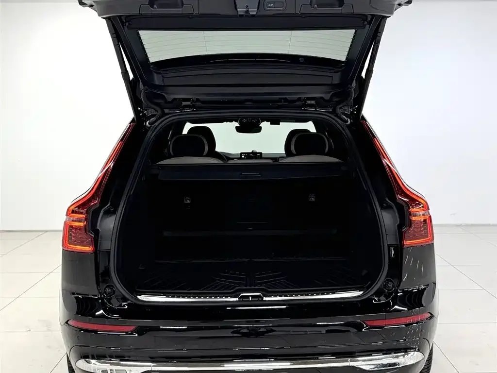Volvo XC60 — фото 5
