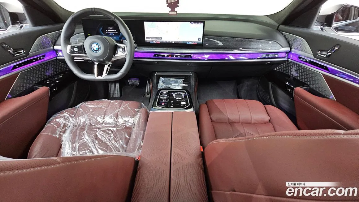 BMW 7-Series — фото 10