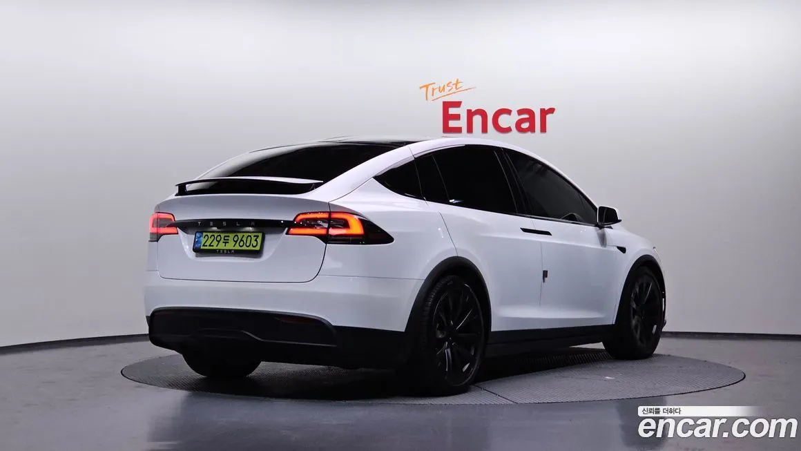 Tesla Model X — фото 6