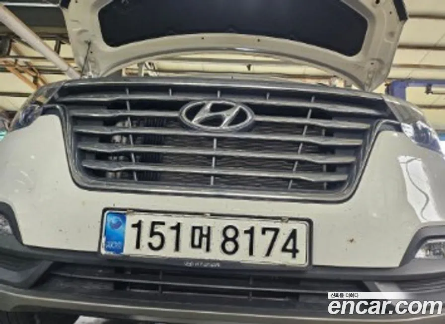Hyundai Starex — фото 1