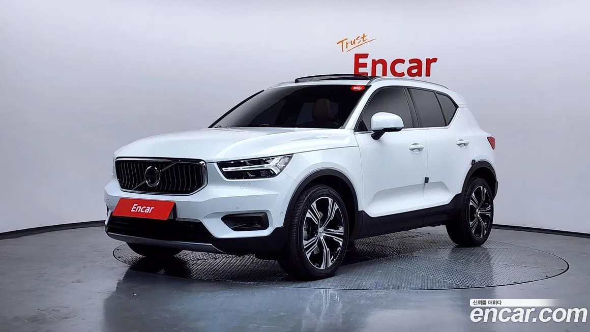 Volvo XC40 — фото 1