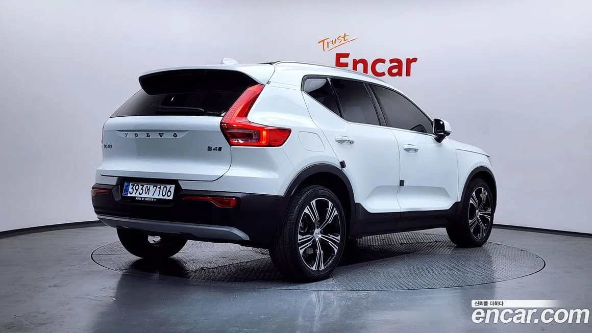 Volvo XC40 — фото 3
