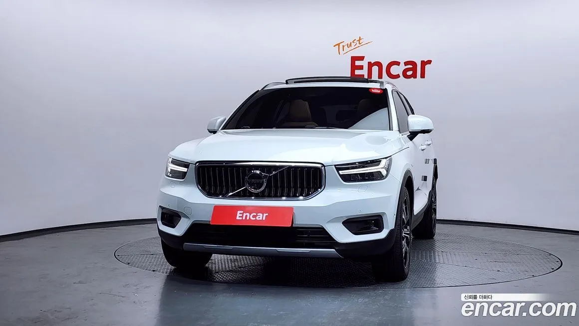 Volvo XC40 — фото 7