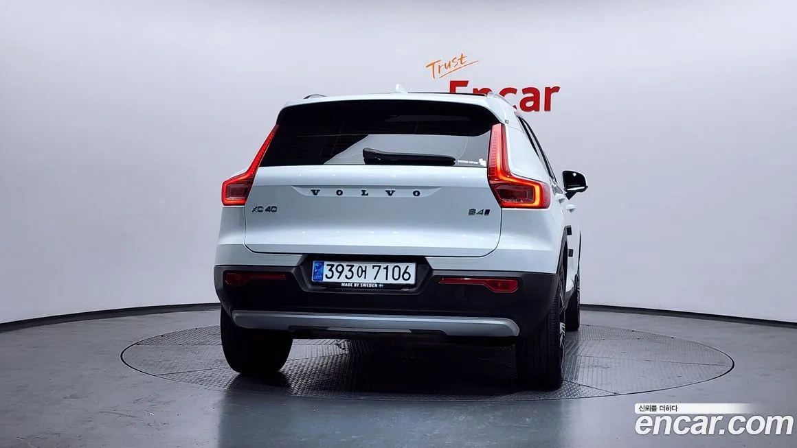 Volvo XC40 — фото 2