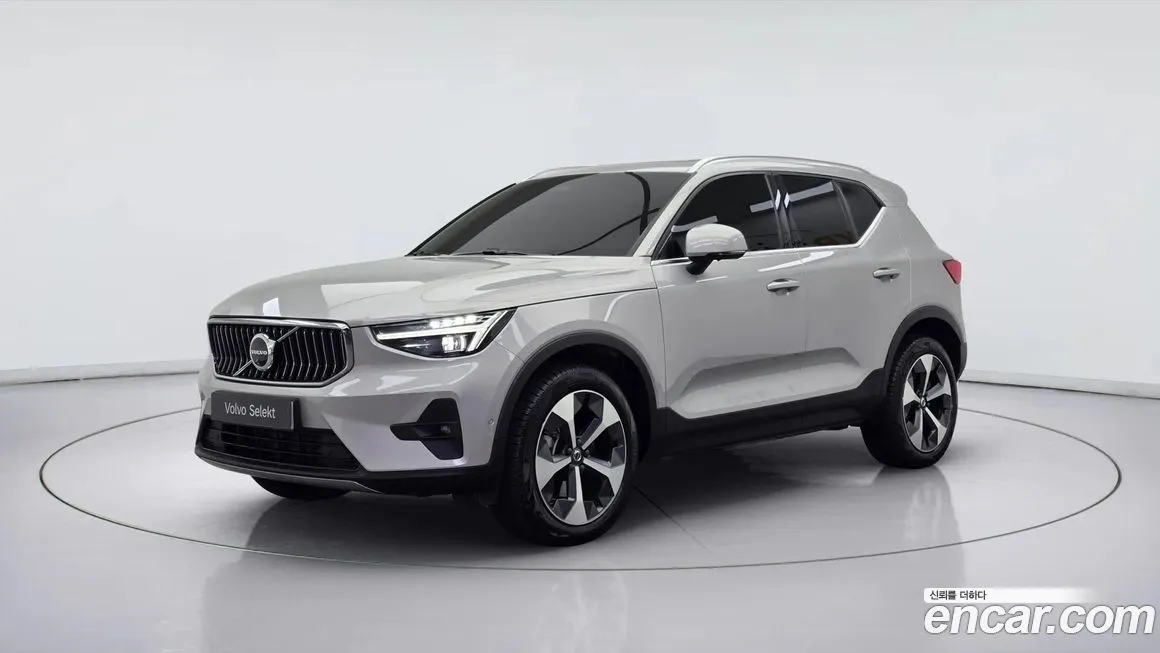 Volvo XC40 — фото 1