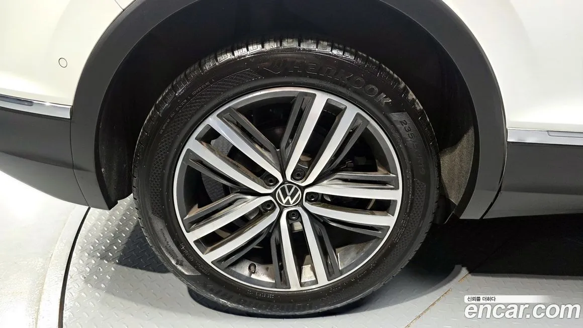 Volkswagen Tiguan — фото 10