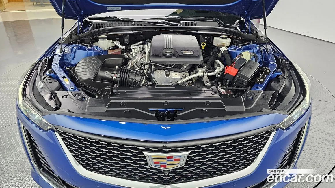 Cadillac CT5 — фото 10