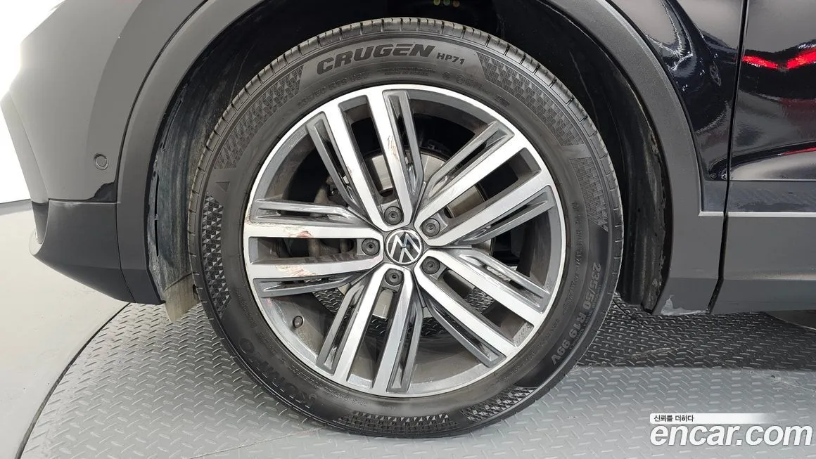 Volkswagen Tiguan — фото 8