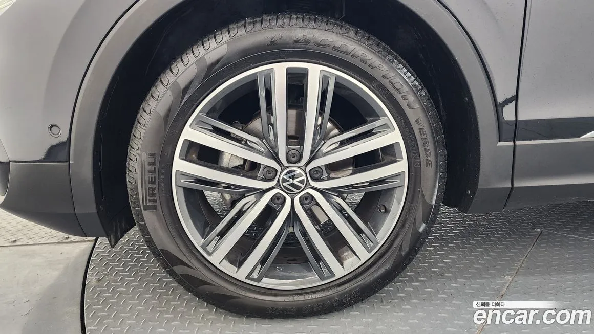 Volkswagen Tiguan — фото 4