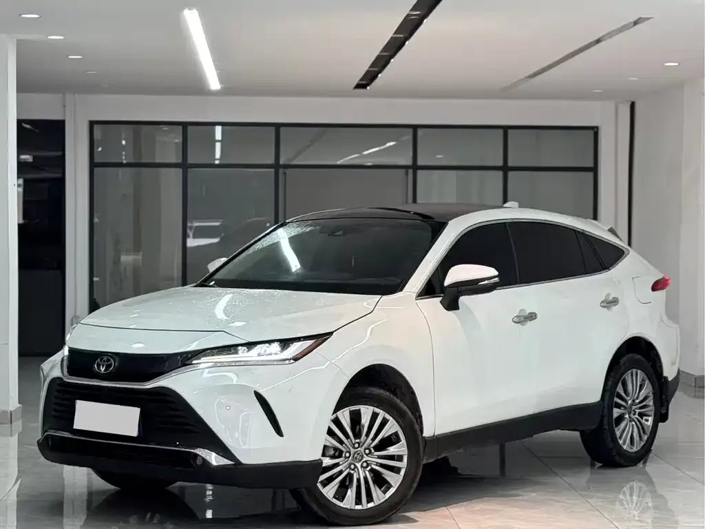 Toyota Harrier — фото 1