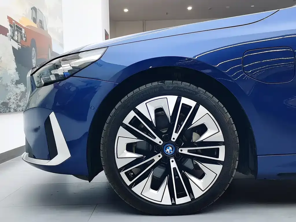 BMW i5 — фото 10