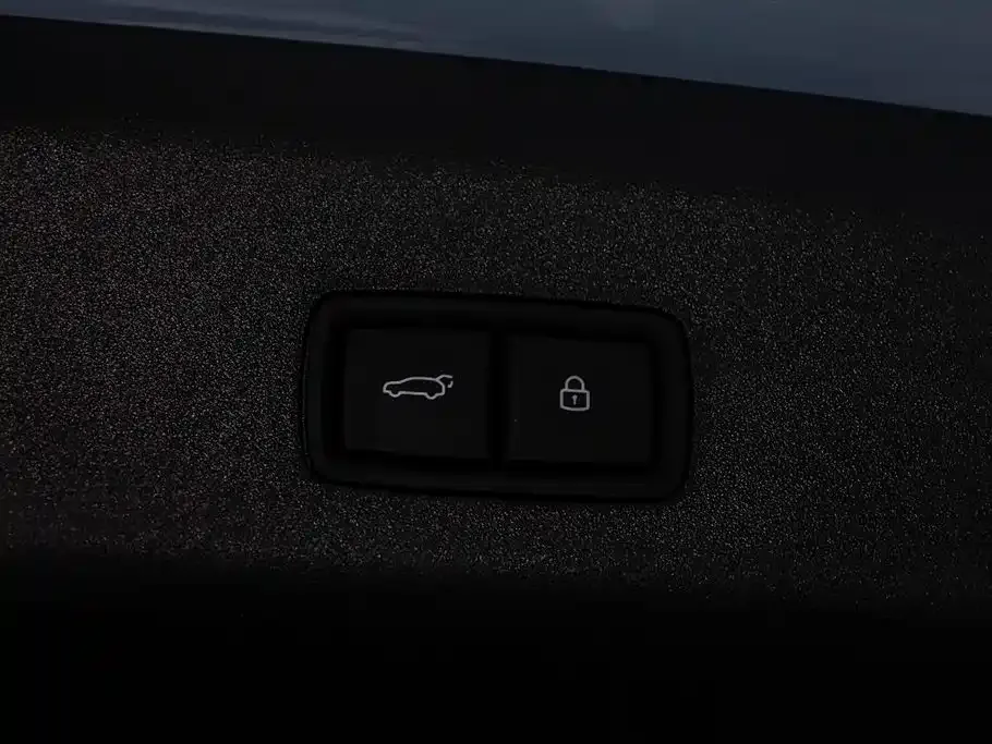 Li Auto i8 — фото 9