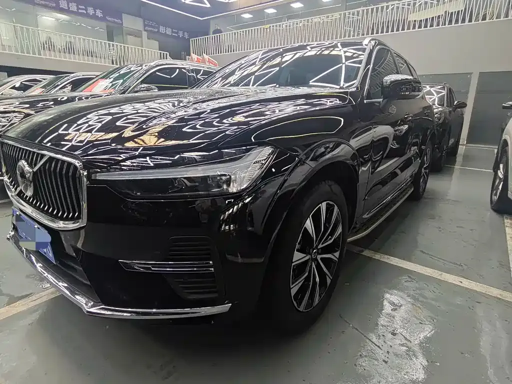 Volvo XC60 — фото 1