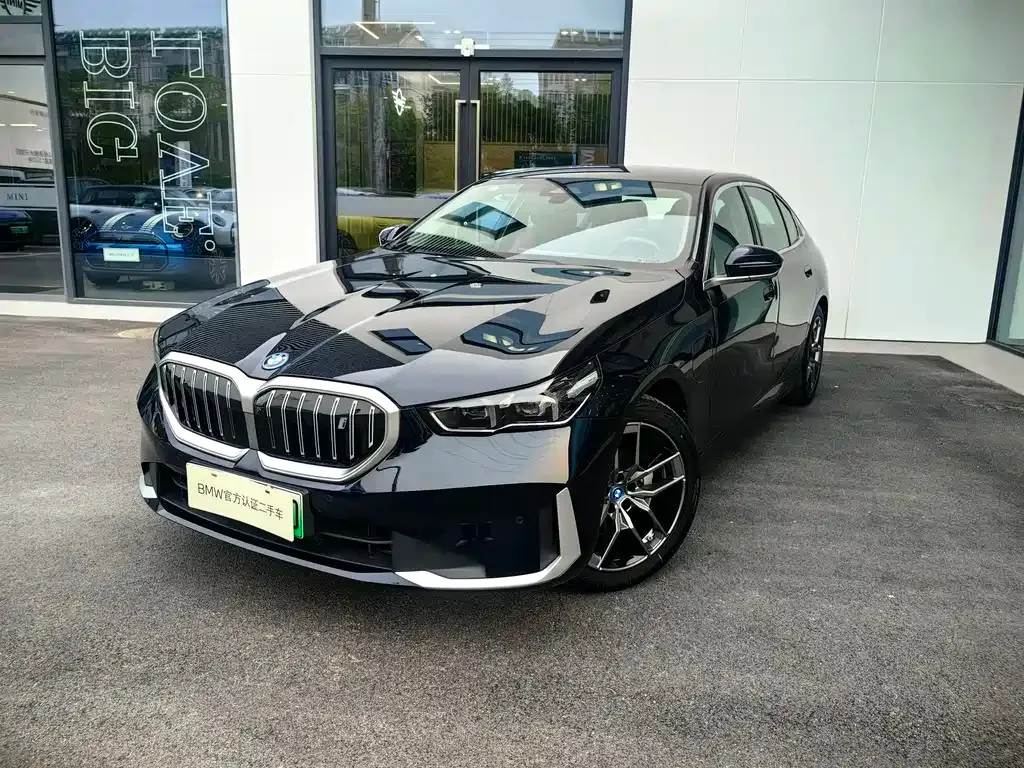 BMW i5 — фото 1