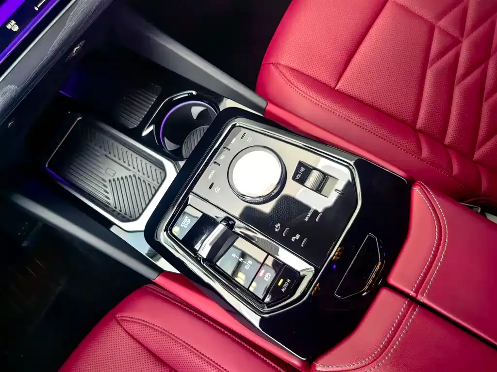 BMW i5 — фото 7