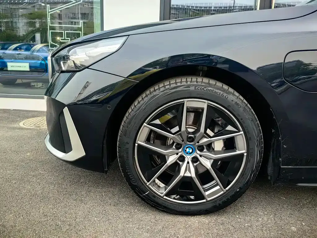 BMW i5 — фото 10