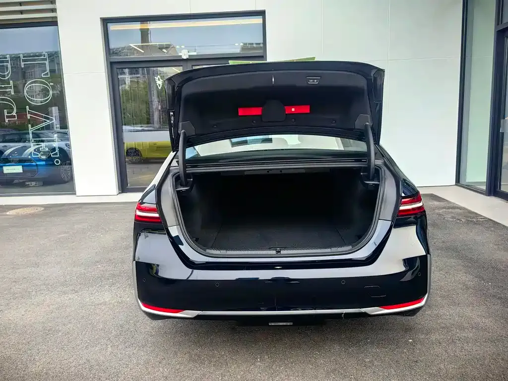 BMW i5 — фото 3