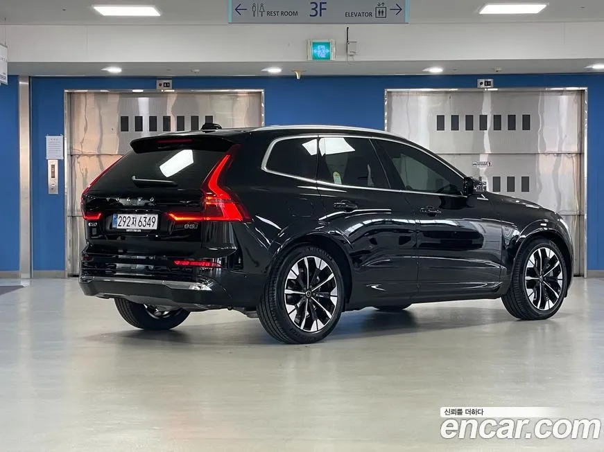 Volvo XC60 — фото 8