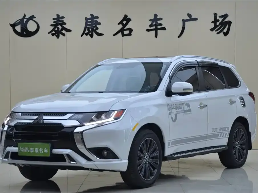 Mitsubishi Outlander — фото 1