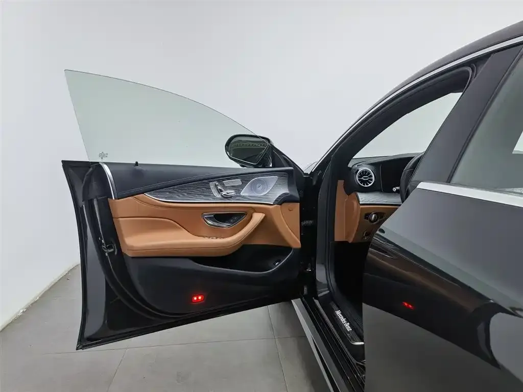 Mercedes-Benz CLS — фото 7