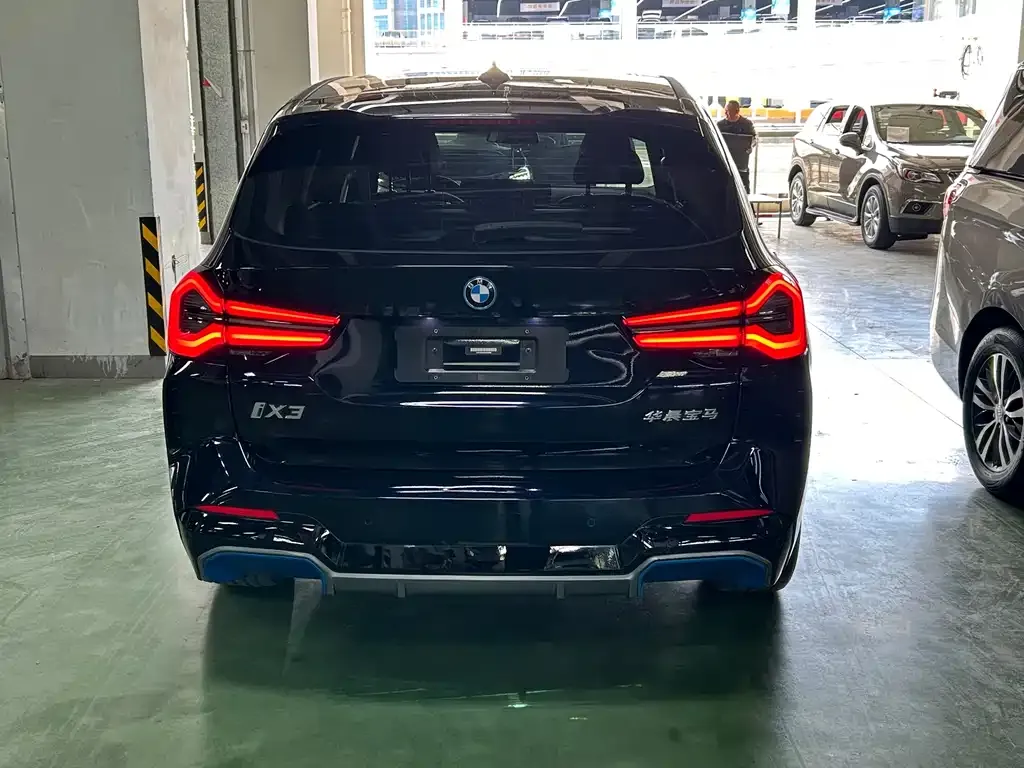 BMW iX3 — фото 4