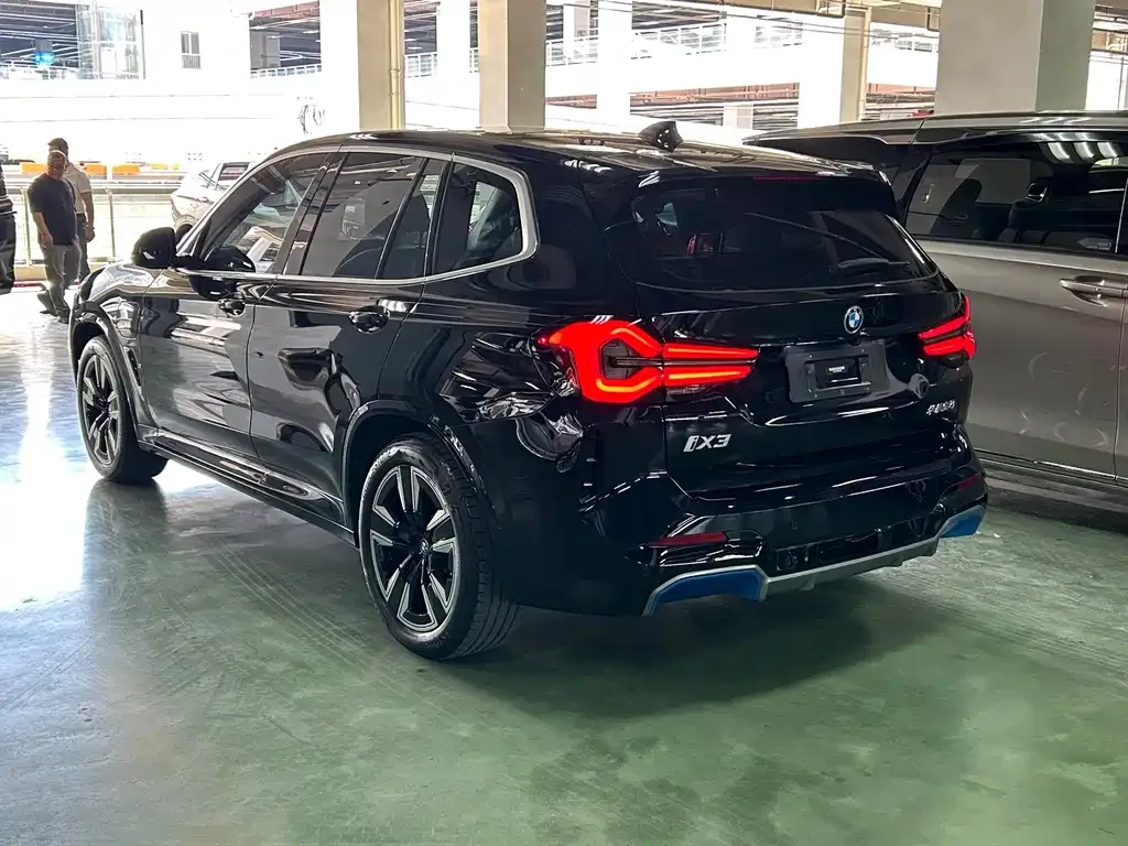BMW iX3 — фото 2