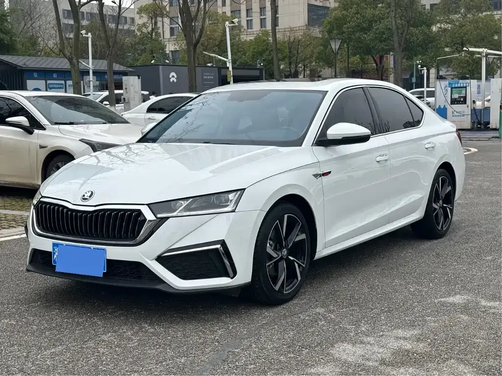 Skoda Octavia — фото 1