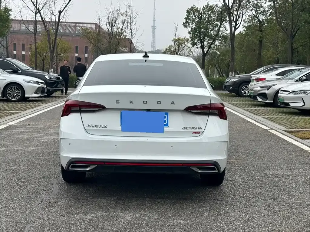 Skoda Octavia — фото 8