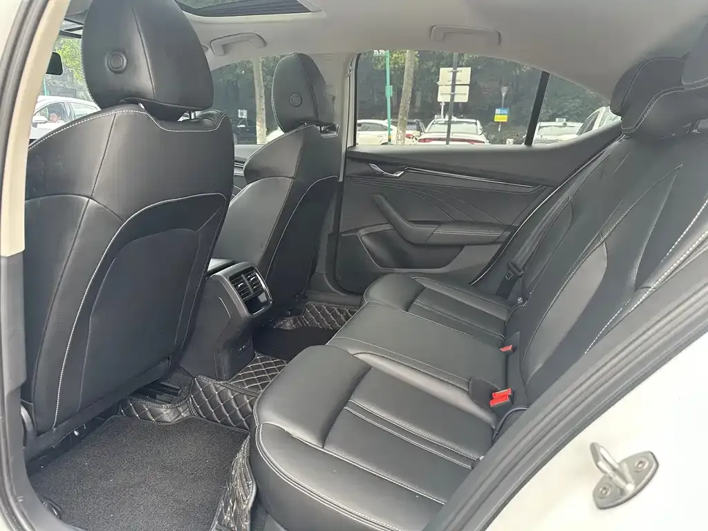 Skoda Octavia — фото 2