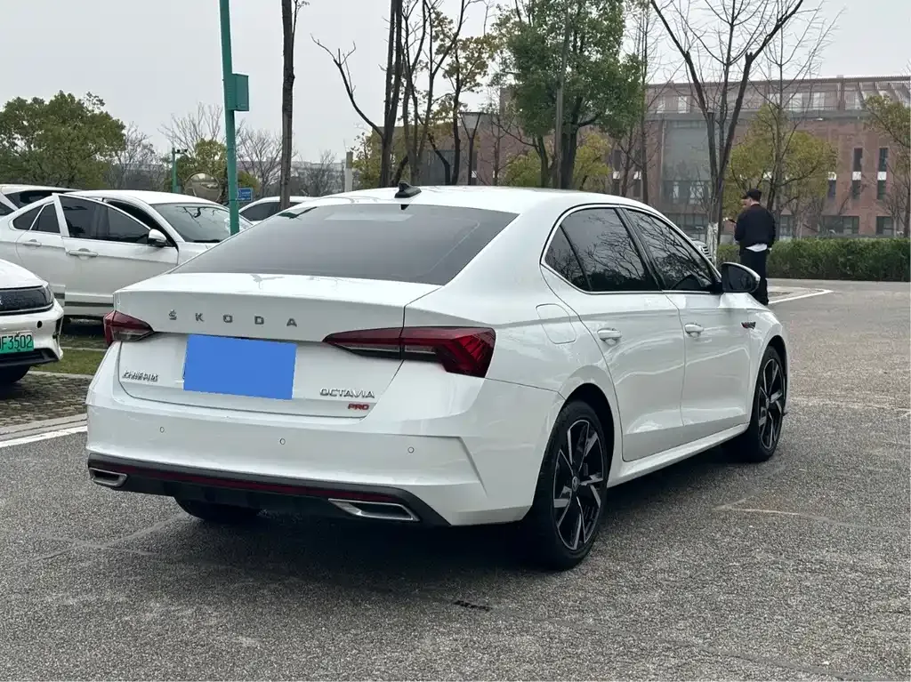 Skoda Octavia — фото 9