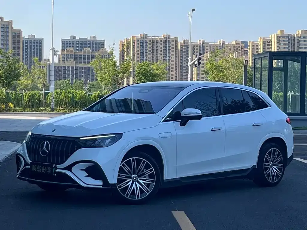 Mercedes-Benz EQE SUV — фото 1