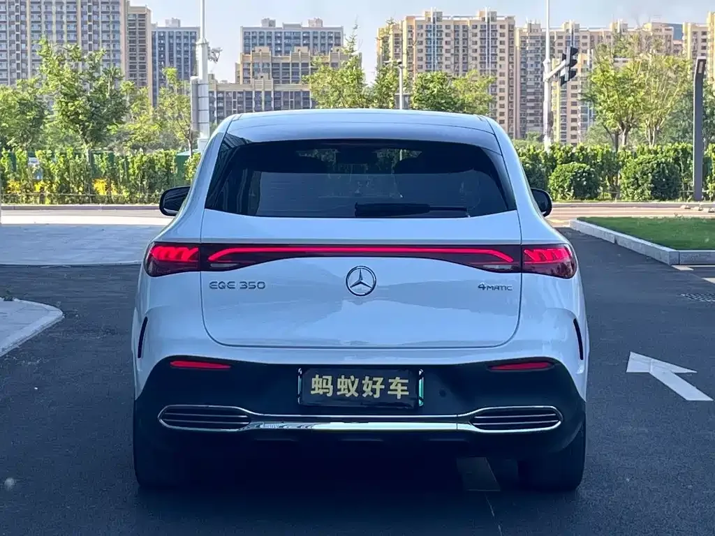 Mercedes-Benz EQE SUV — фото 9