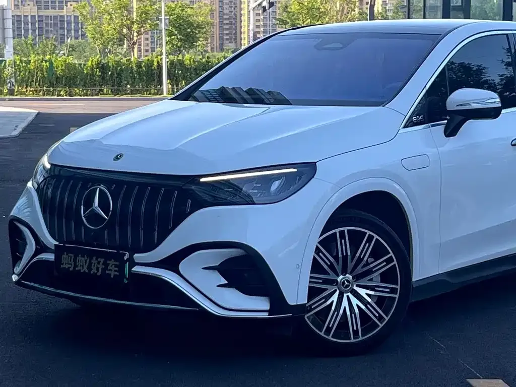 Mercedes-Benz EQE SUV — фото 6