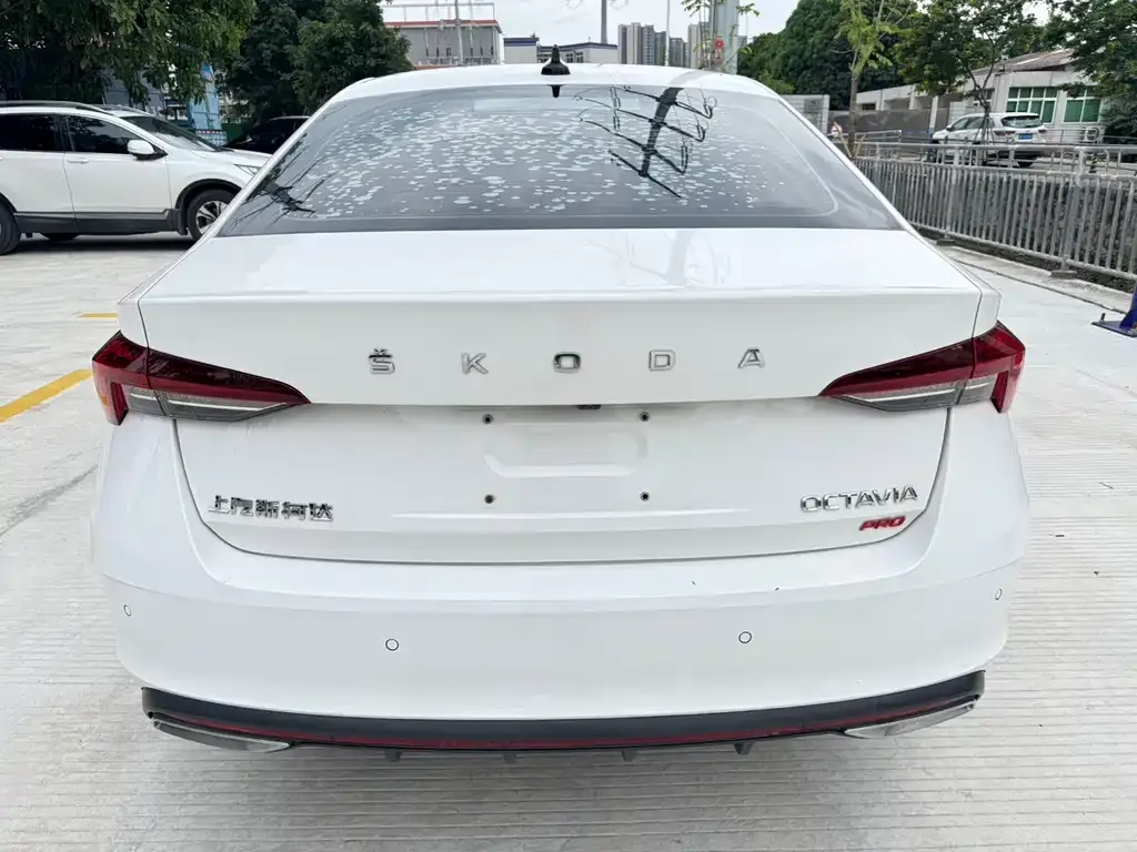 Skoda Octavia — фото 2