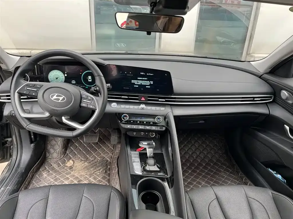 Hyundai Elantra — фото 4