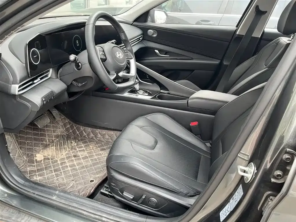 Hyundai Elantra — фото 8